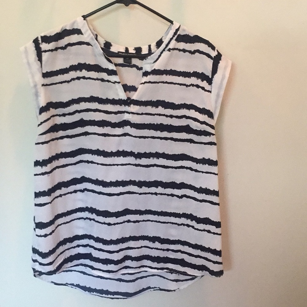 Blue and white simple top